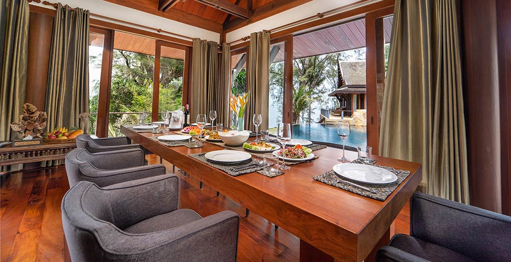 Villa Chada - Dining area with view to the pool